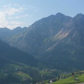 Grenzregion Kleinwalsertal – ein alpines Hochtal sucht (s)einen Weg