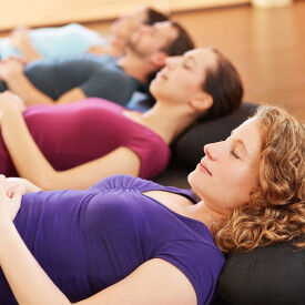 Mit Hatha Yoga und Yin Yoga in die Balance von Körper und Geist, um den Anforderungen des Berufsalltags besser gerecht zu werden