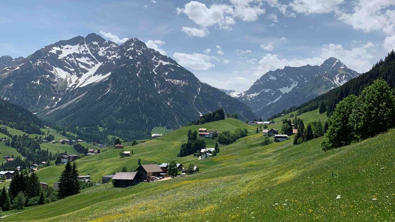 Grenzregion Kleinwalsertal – ein alpines Hochtal sucht (s)einen Weg