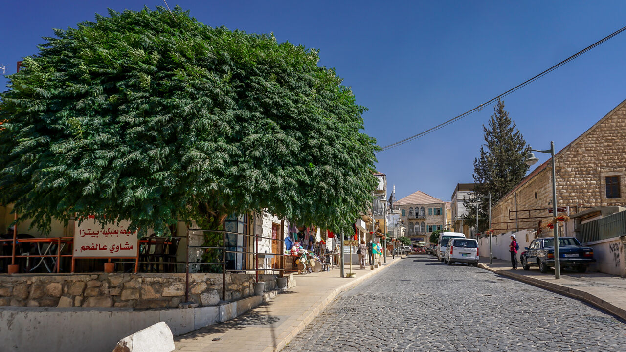 Beirut – Geteilte Stadt oder Brücke zwischen Ost und West? Der Libanon als Schnittstelle zwischen arabischer Weltund Europa