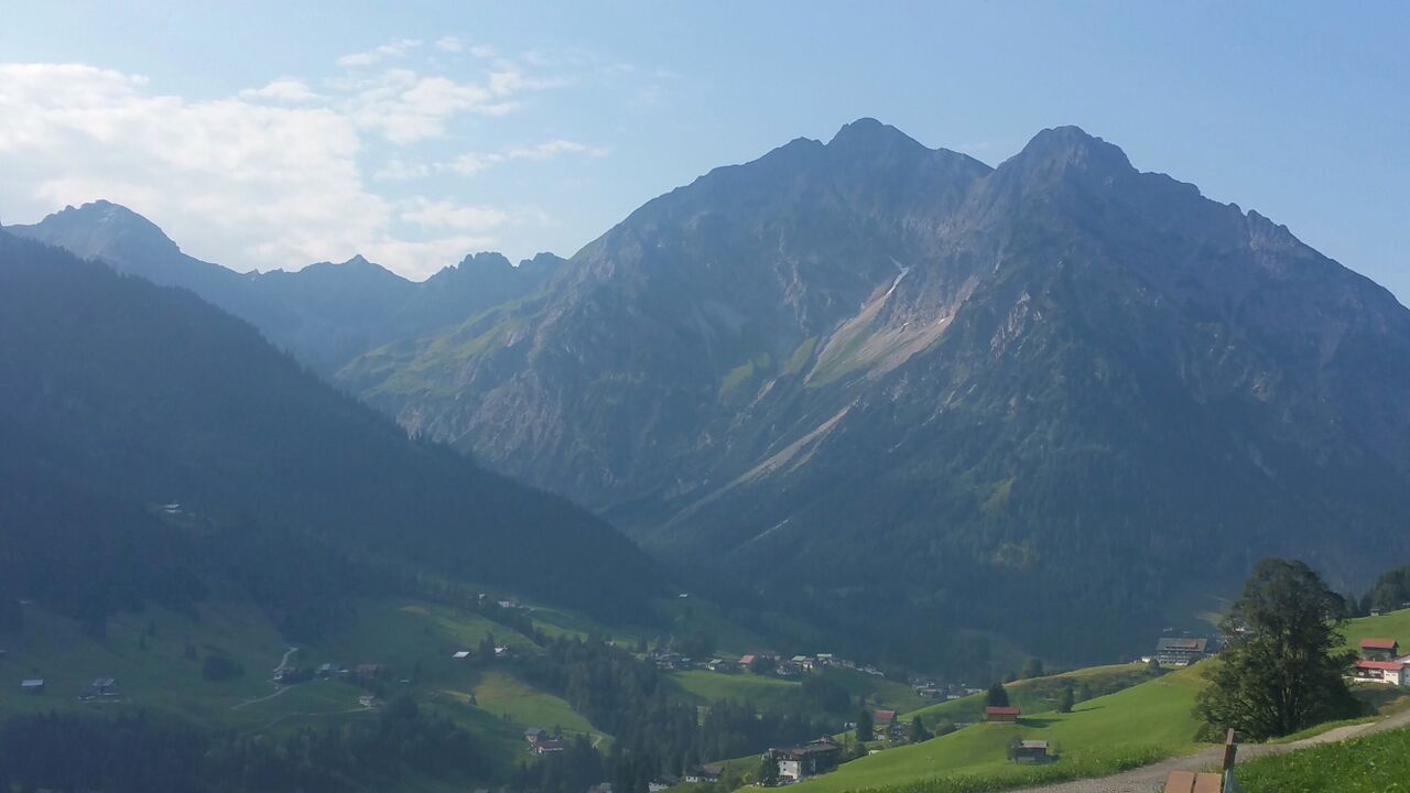 Grenzregion Kleinwalsertal – ein alpines Hochtal sucht (s)einen Weg